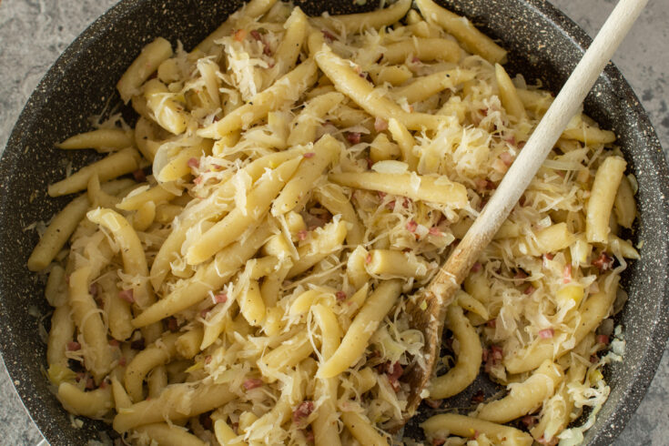 Schnelle Schupfnudelpfanne mit Sauerkraut