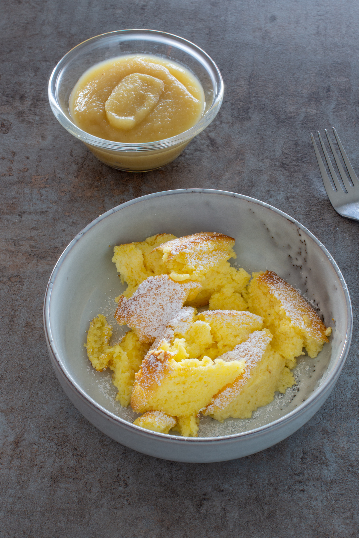 Glutenfreier Polentaschmarrn mit Fruchtmus