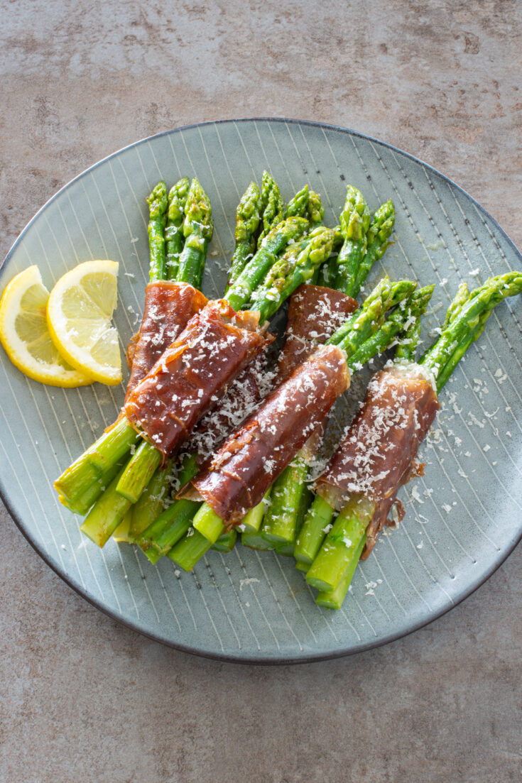 Spargel mit Parmaschinken und Parmesan