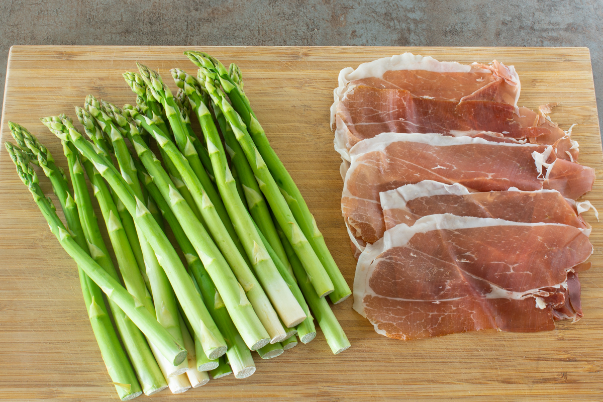 Rezept für grünen Spargel im Speckmantel