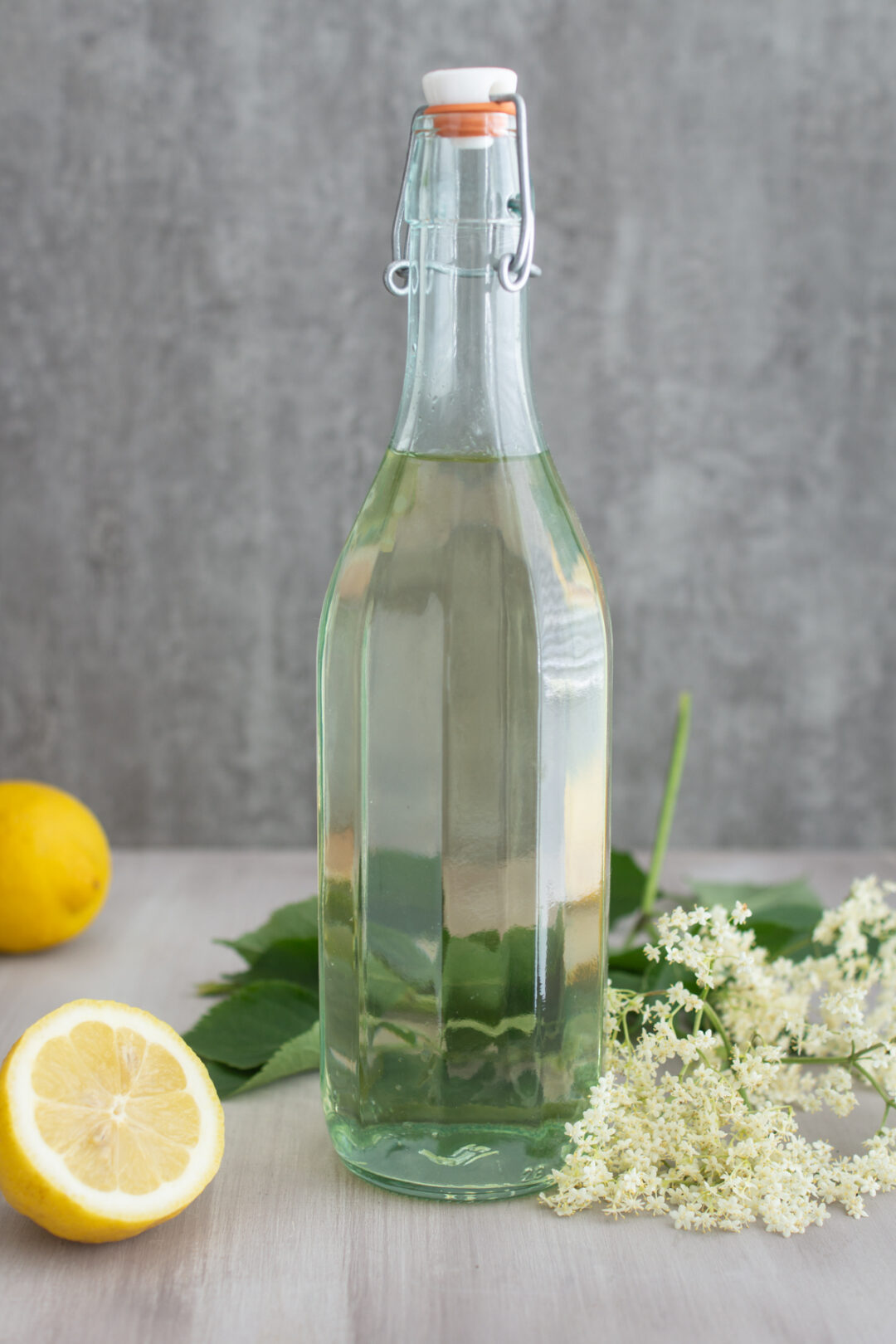 Holunderblüten-Sirup selber machen - LieberBacken