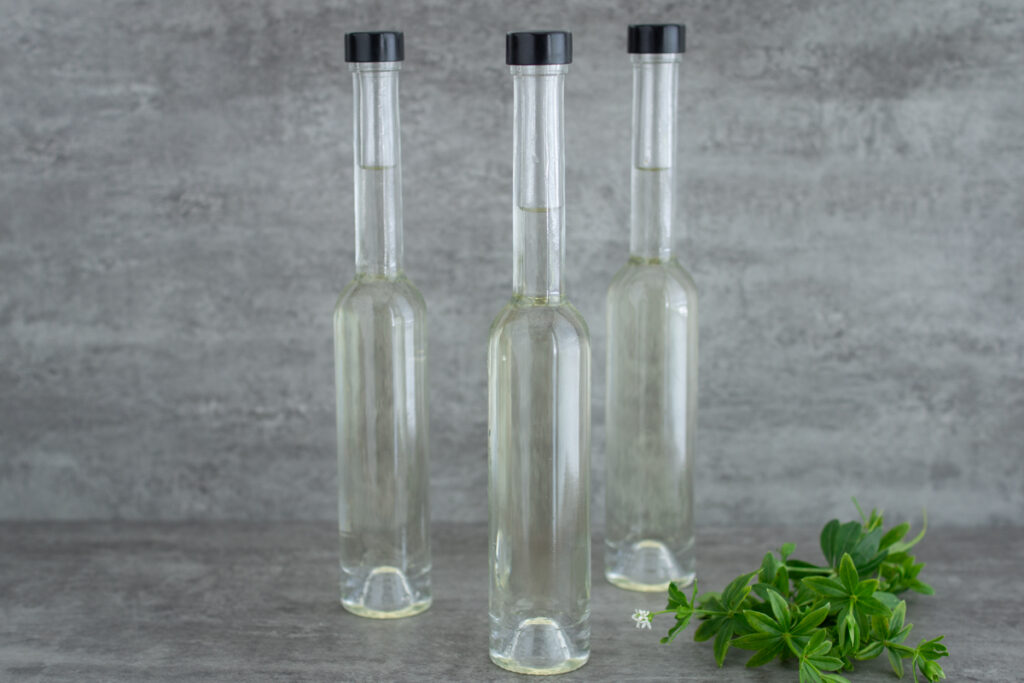 Waldmeister-Sirup selber machen - LieberBacken