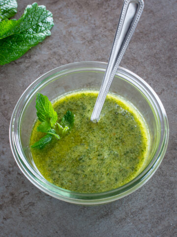 Zitronenmelissen-Pesto selber machen | Einfaches Rezept