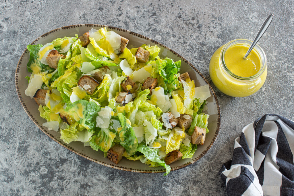 Caesar Salad mit Dressing - einfaches Rezept zum Ausdrucken