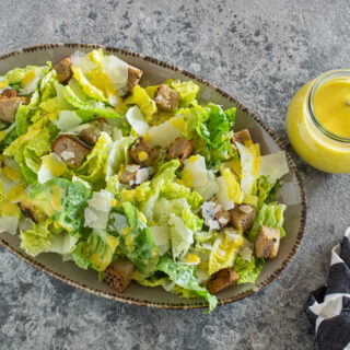 Caesar Salad mit Dressing - einfaches Rezept zum Ausdrucken