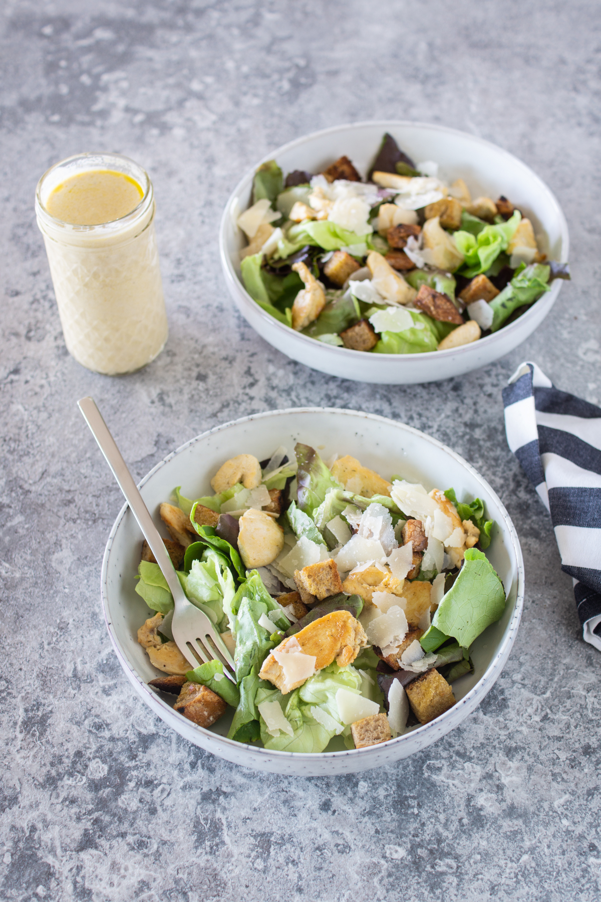 Einfaches Rezept - Caesar Salad mit Huhn und Dressing
