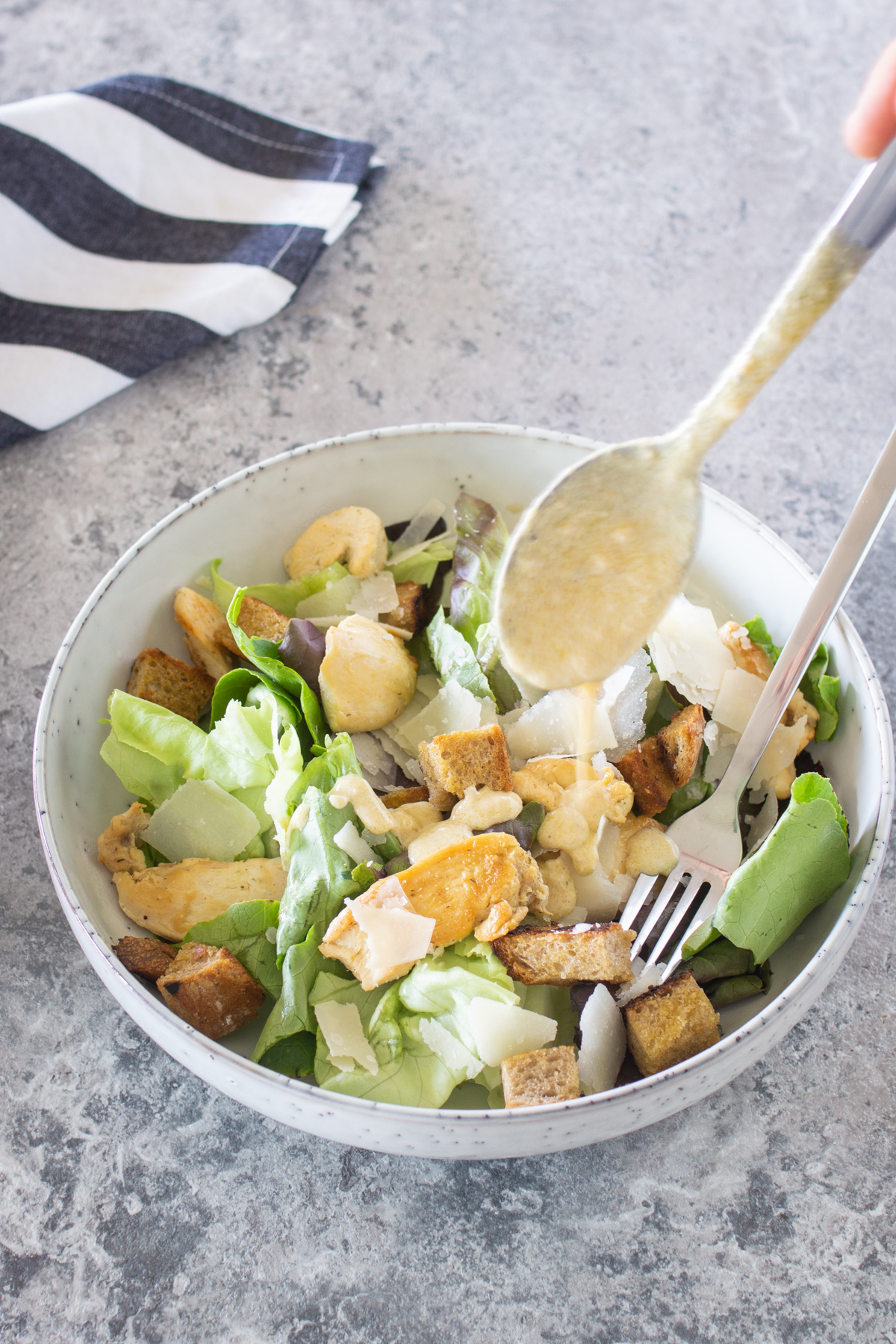 Caesar Salad mit Hähnchenstreifen - Einfaches Rezept
