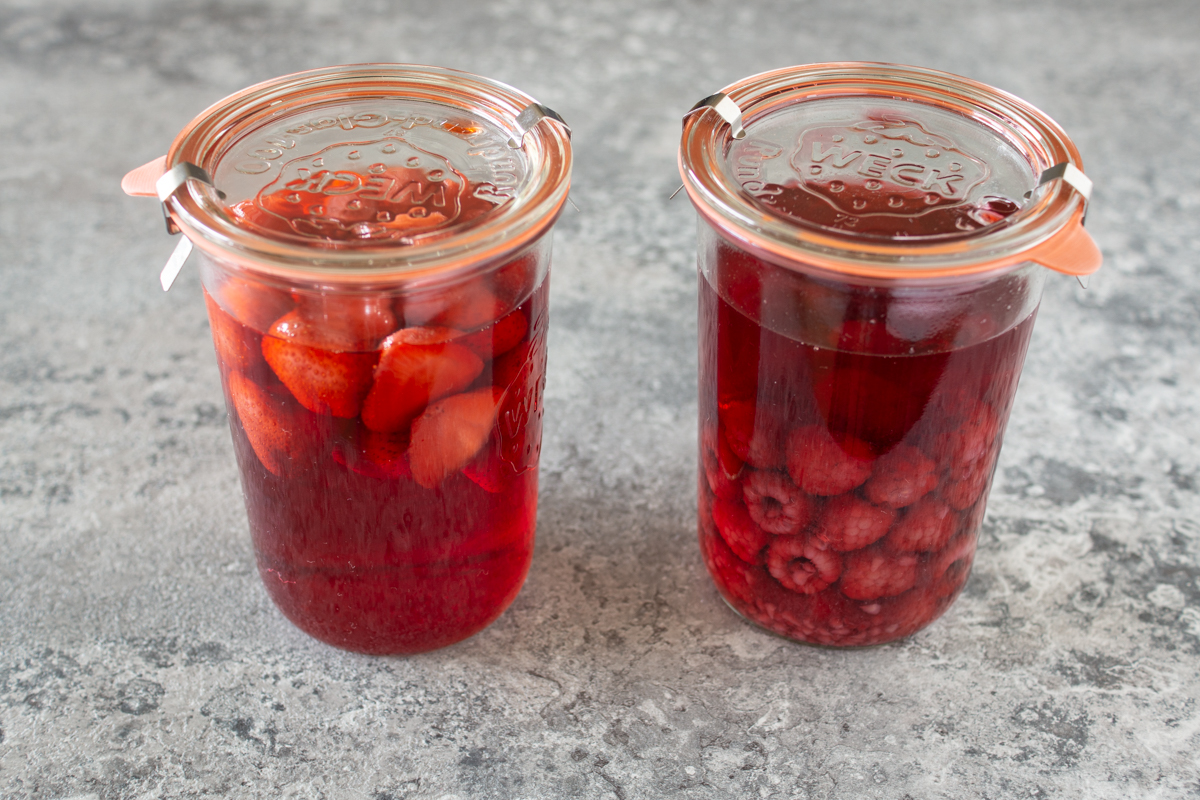 Fruchtessig mit Himbeeren und Erdbeeren selber machen