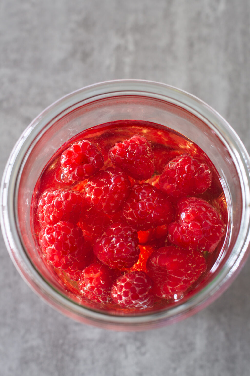 Fruchtiger Himbeeressig | Fruchtessig ansetzen - LieberBacken Fruchtiger Himbeeressig | Fruchtessig ansetzen - LieberBacken