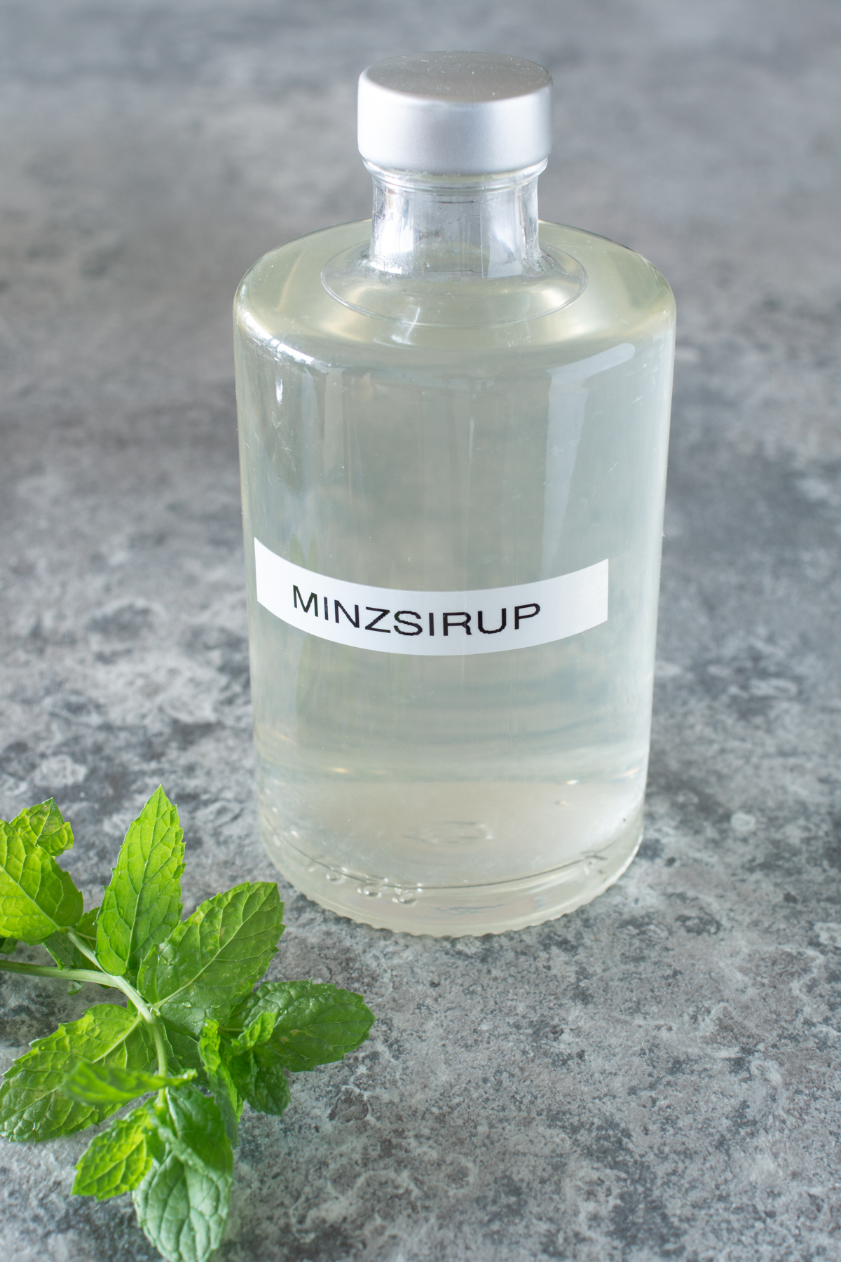 Einfaches Rezept für Minzsirup