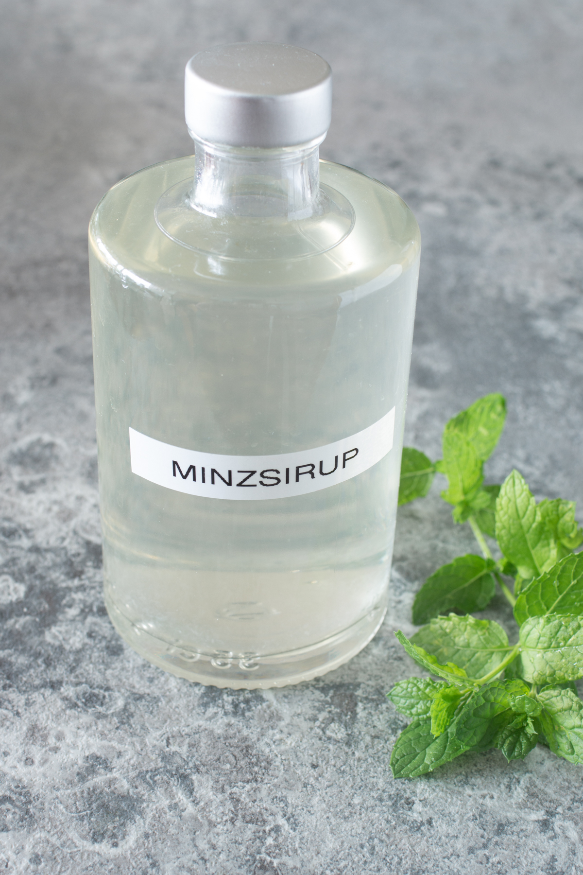 Sirup mit Pfefferminze machen