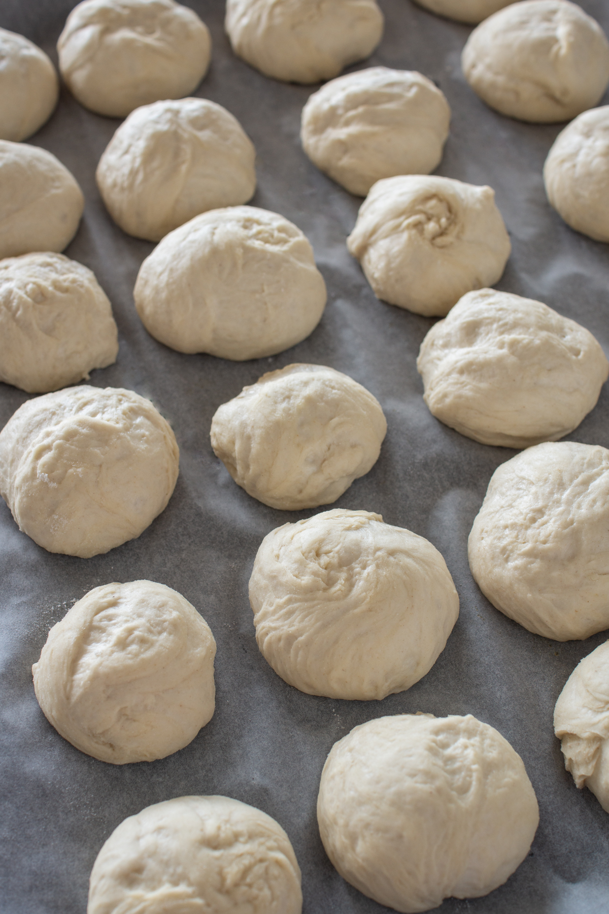 Olivenöl-Brötchen vor dem Backen