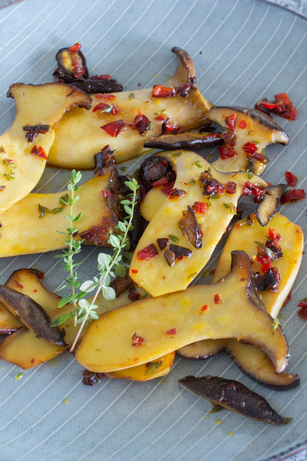 Kräuterseitlinge in Chili-Marinade