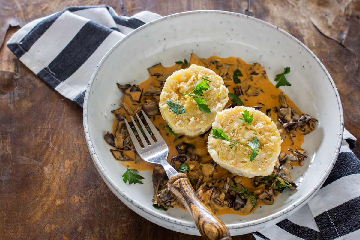 Semmelknödel in Pilzrahmsauce