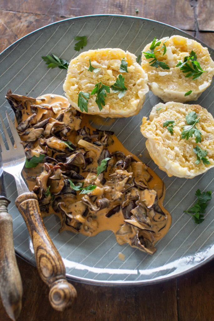 Semmelknödel mit Asia-Pilzsauce