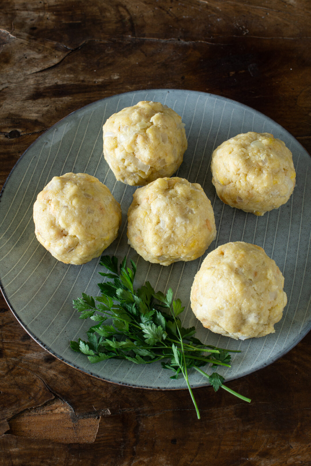 Semmelknödel machen | Einfaches Grundrezept - LieberBacken
