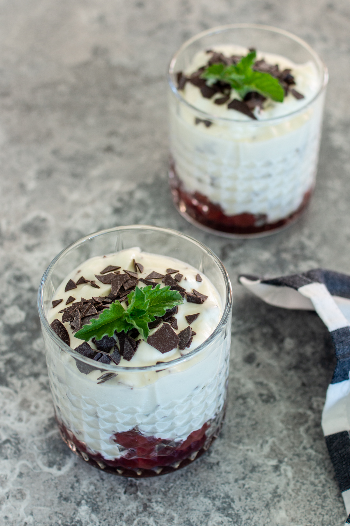 Stracciatella-Mousse im Glas