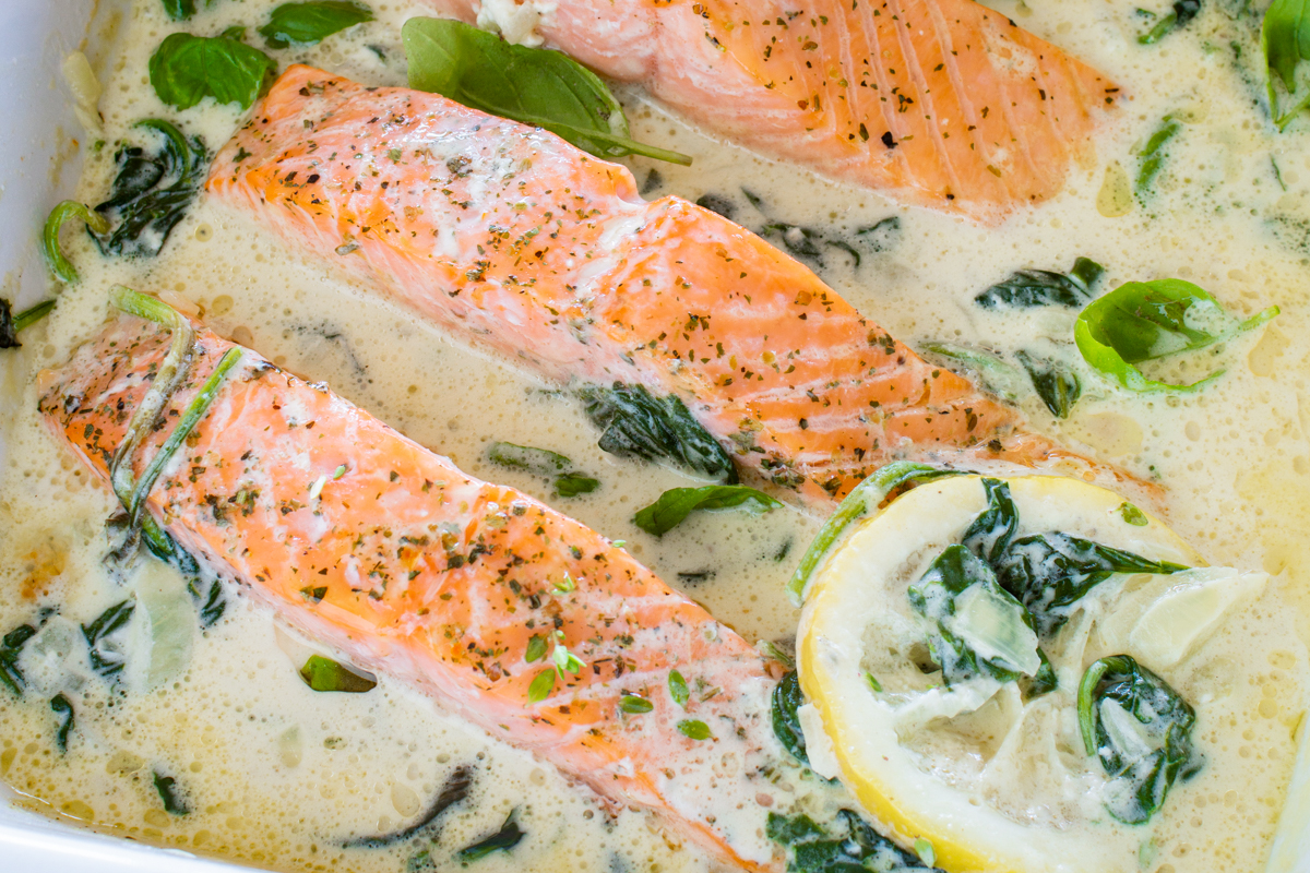 schneller Ofenlachs mit Spinat