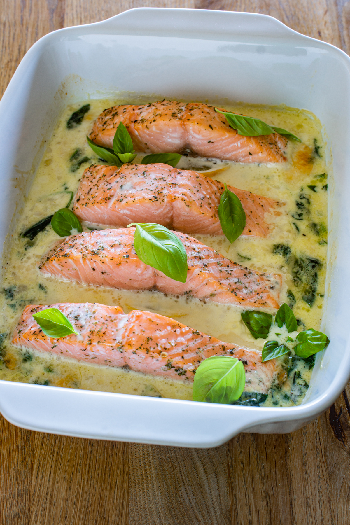 Ofenlachs mit cremiger Spinatsauce