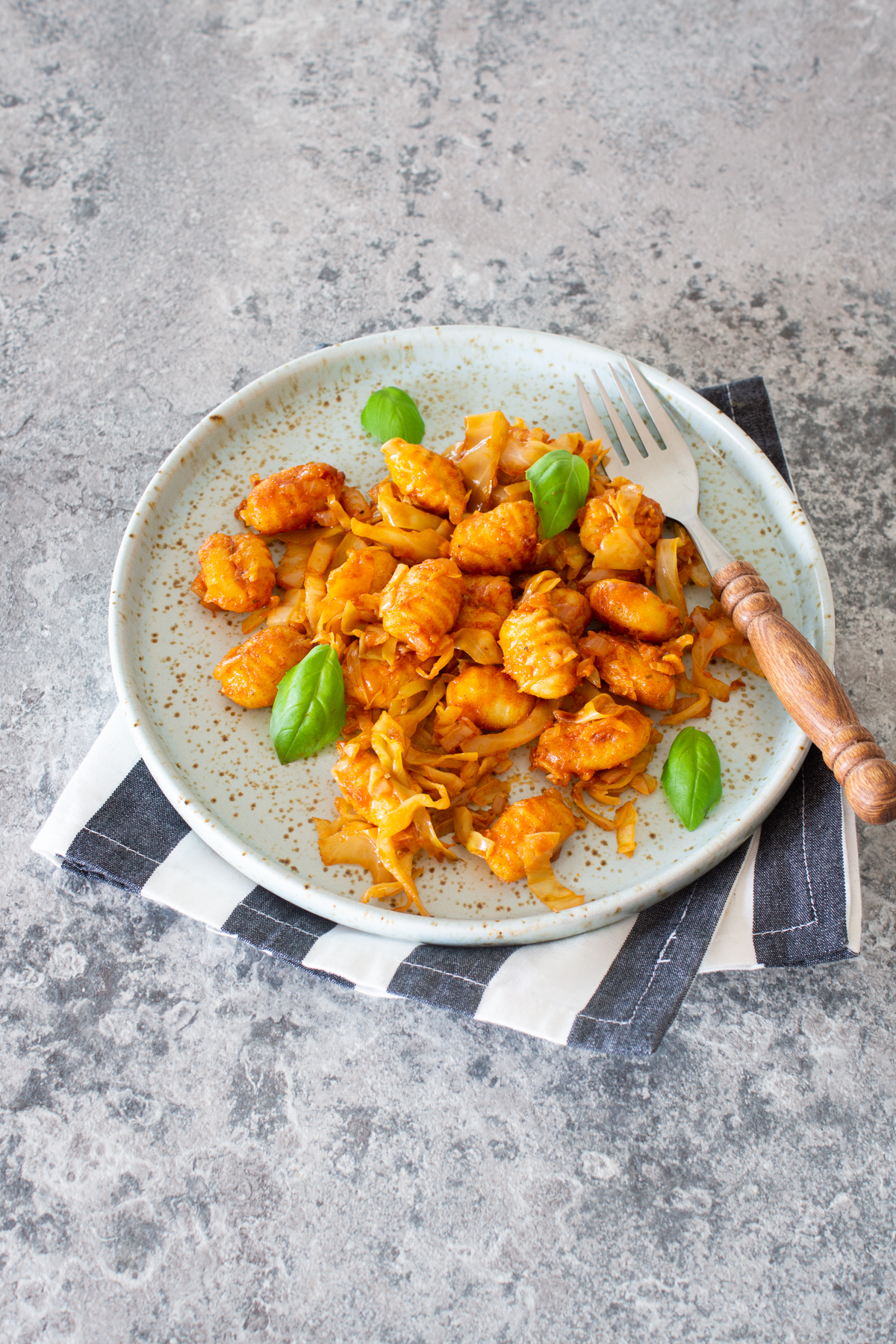 Herbstliche Gnocchi-Pfanne mit Kraut