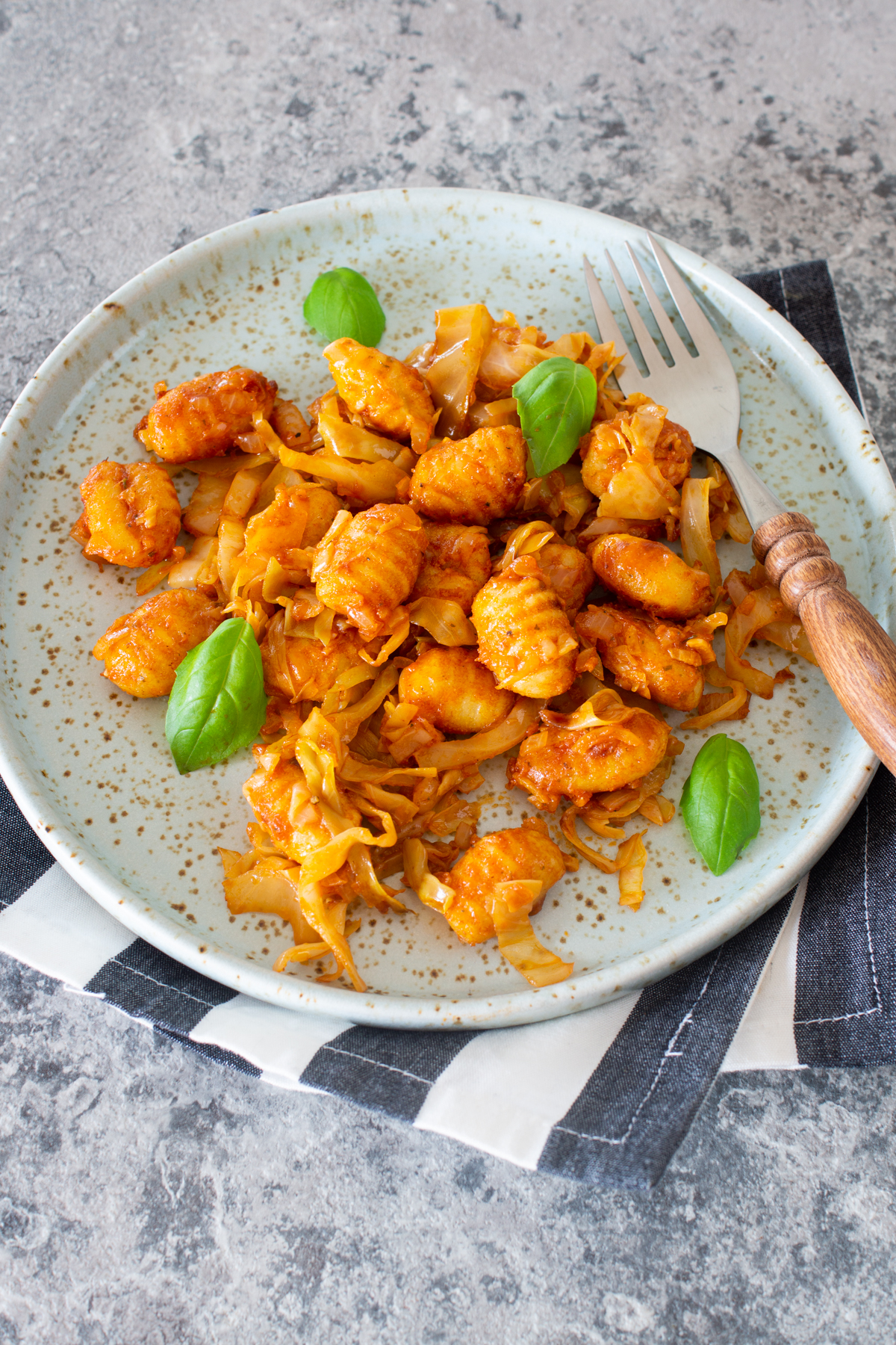 Gnocchi-Pfanne mit Sauerkraut und Speck