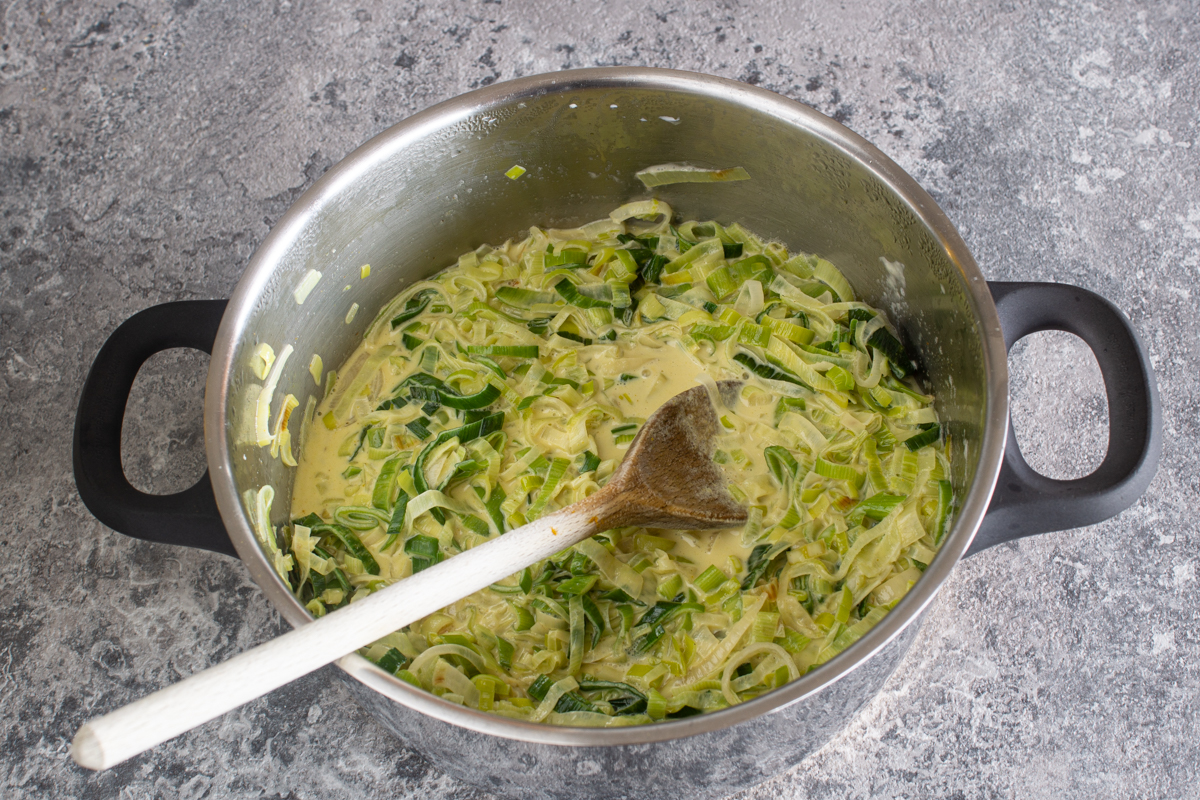 Lauchsauce mit etwas Curry für den Kürbisauflauf