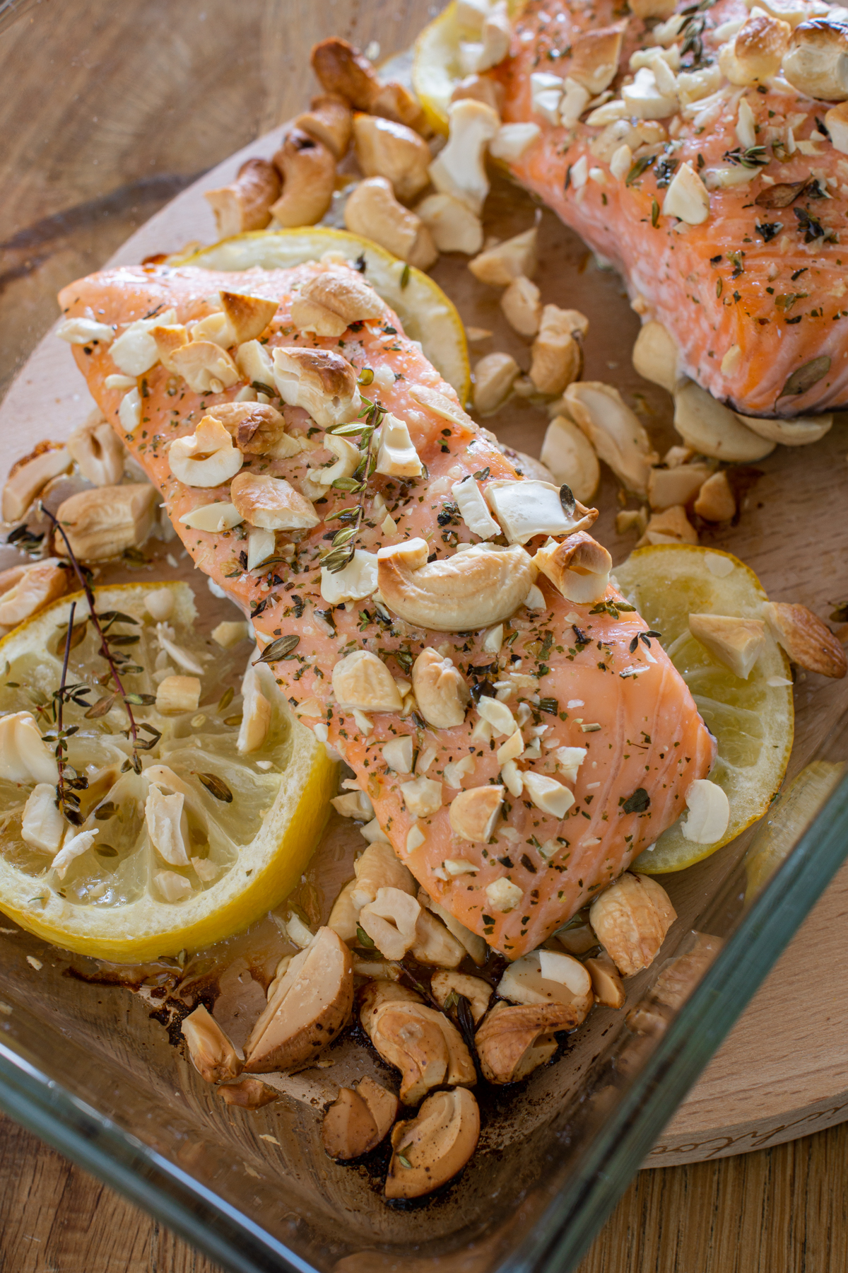 Lachs mit Cashews aus dem Ofen