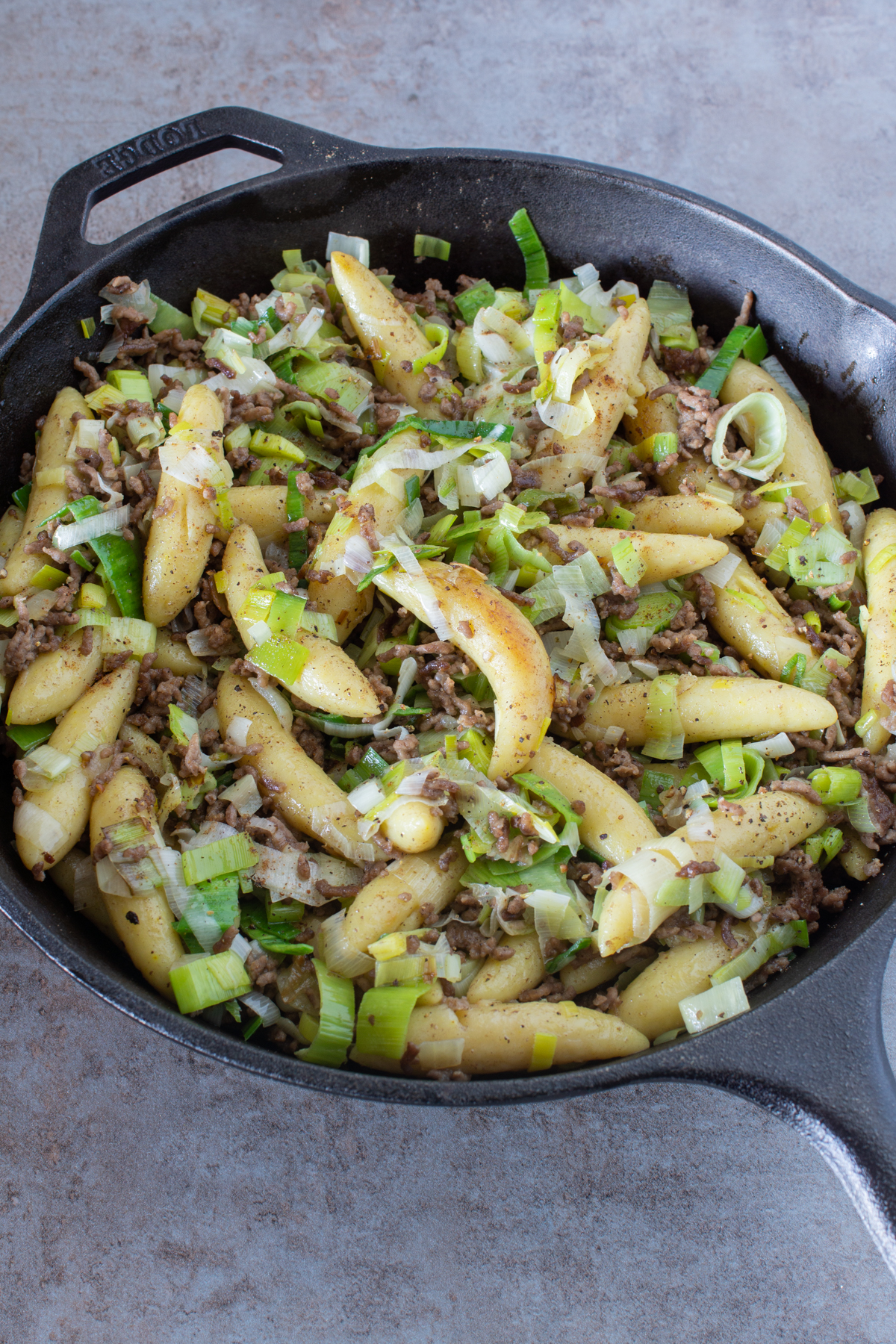 20 Minuten Rezept | Herzhafte Schupfnudeln mit Hack und Lauch