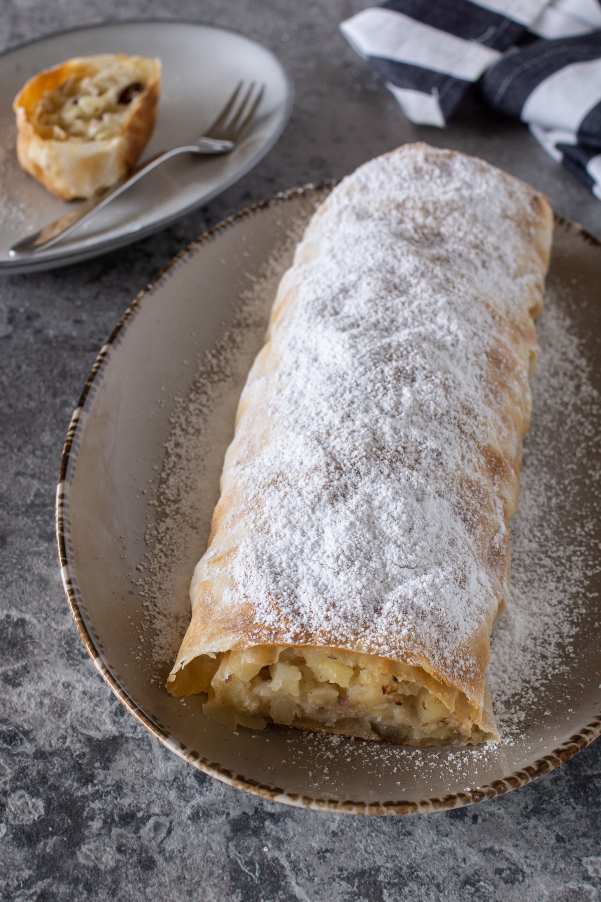 Apfelstudel mit gekauften Strudelblättern machen