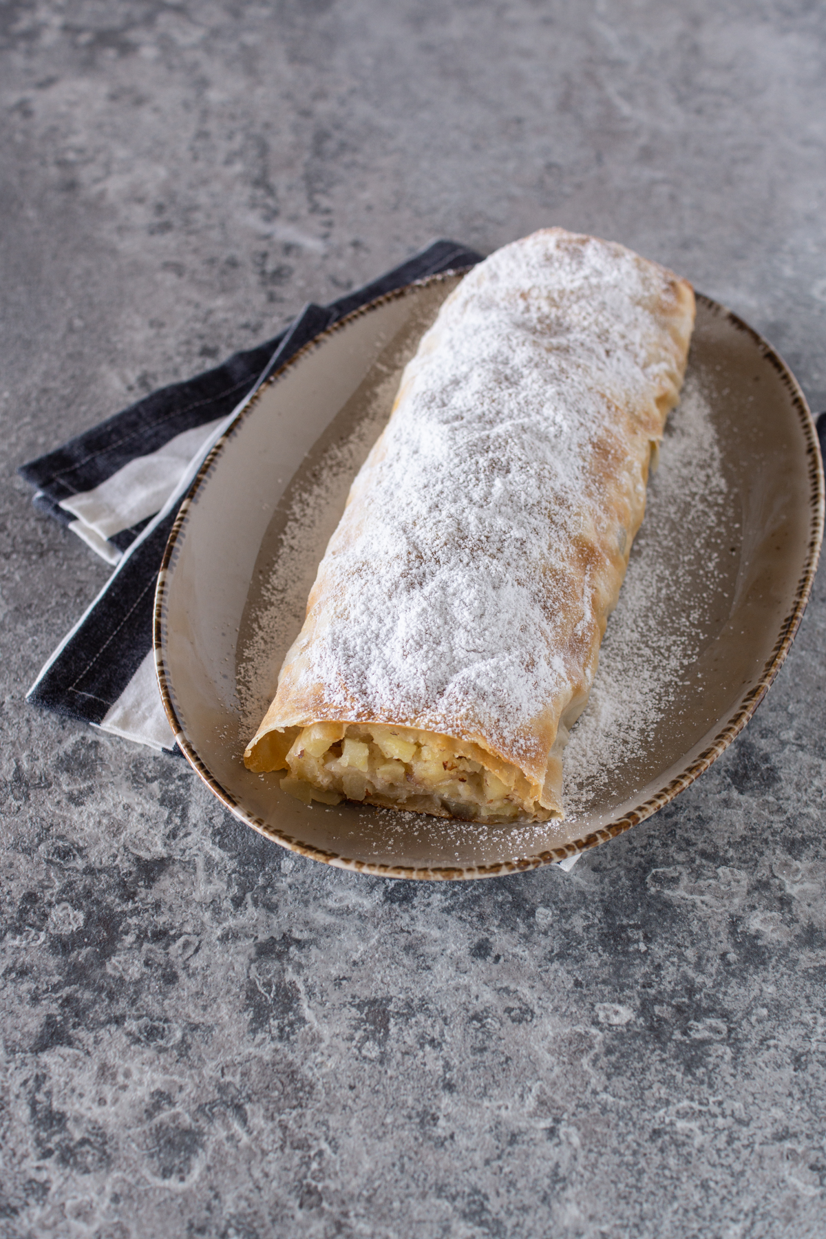 Einfacher Apfelstrudel; saftiges Rezept