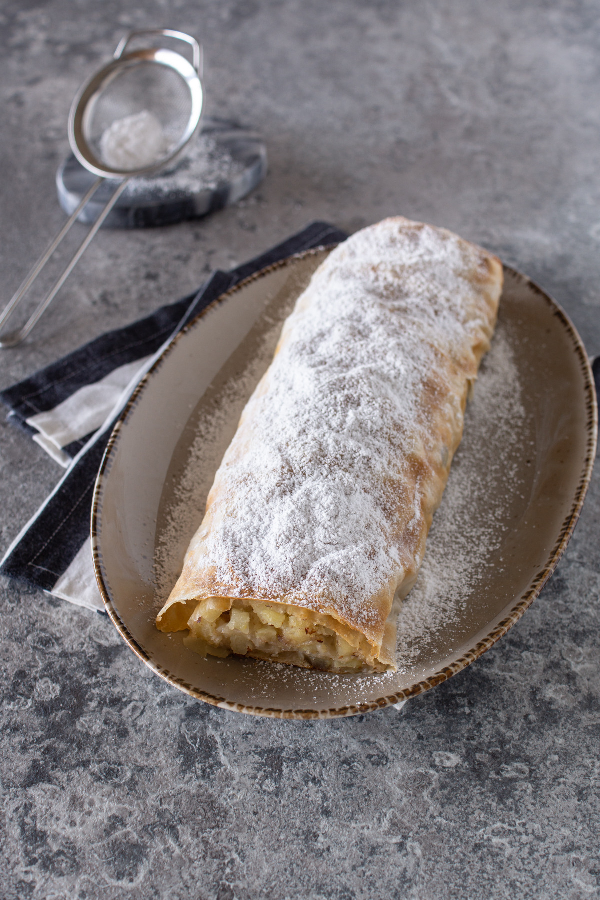 Apfelstrudel mit Mandeln