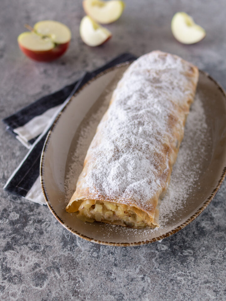 Karottenkuchen mit Frischkäse-Creme - LieberBacken