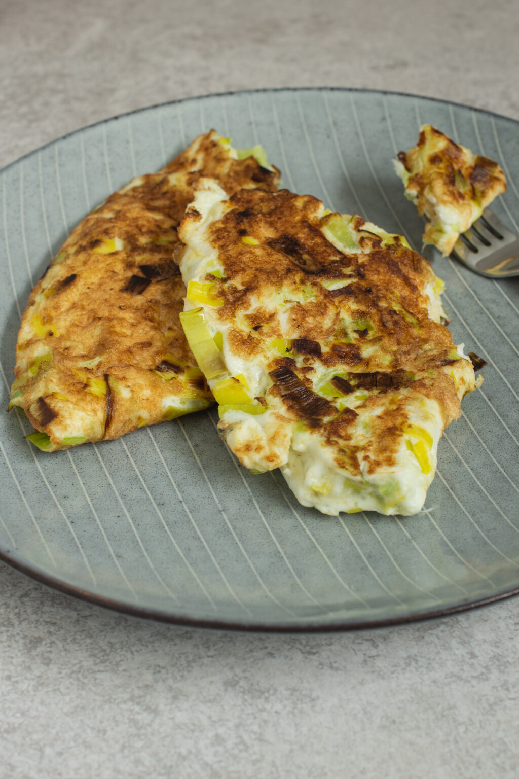 Eiweiß verwerten | Eiweiß-Omelett mit Lauch und Käse - LieberBacken Eiweiß verwerten | Eiweiß-Omelett mit Lauch und Käse - LieberBacken