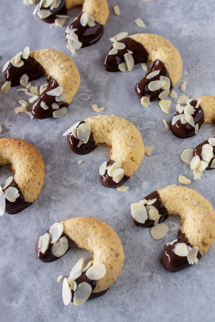 Mandelkipferl | Kleine Mandelhörnchen - LieberBacken