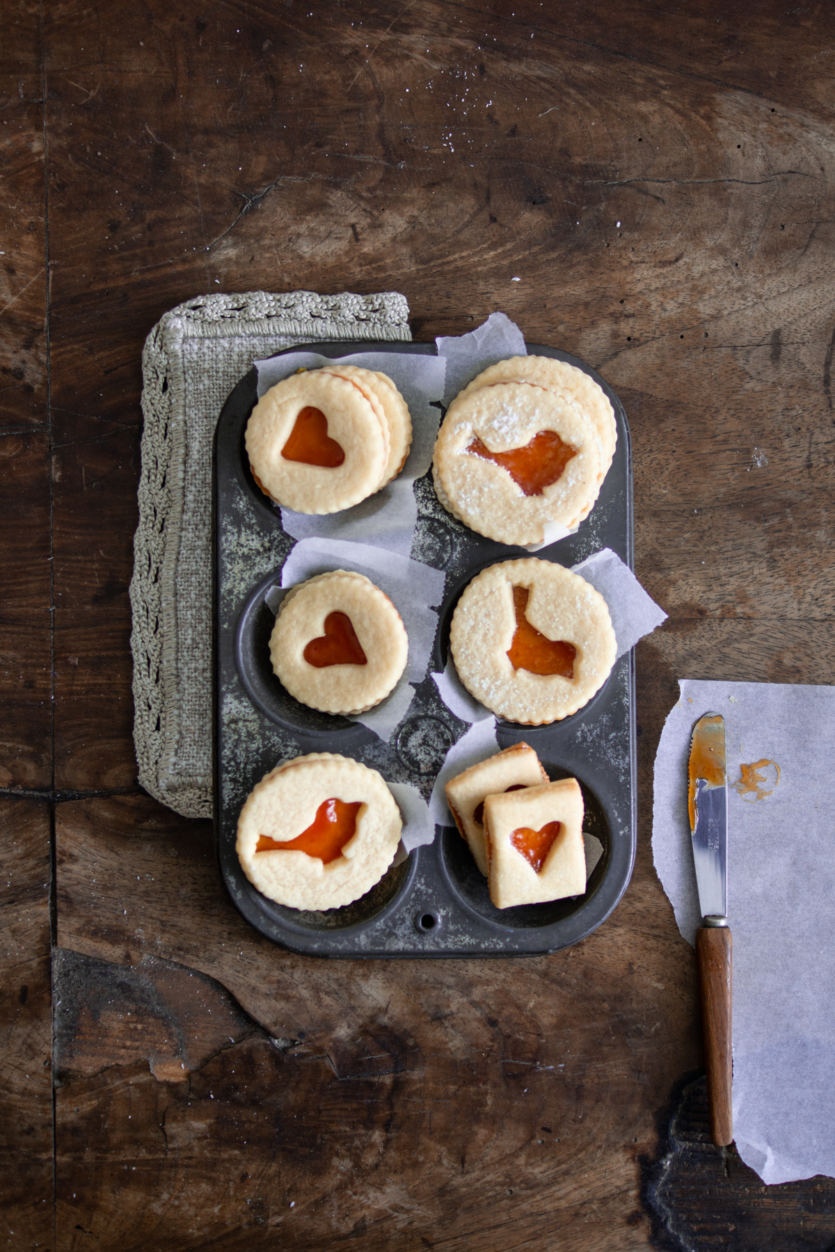 Rotkehlchen Linzer mit Hagebutten Marmelade