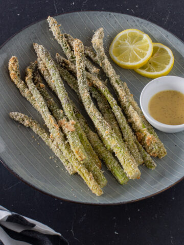 Spargel im Ofen mit Käsekruste