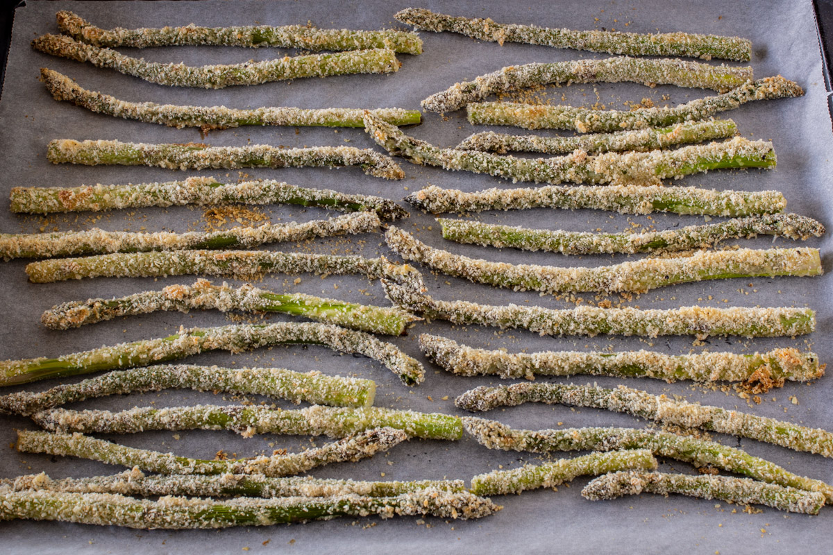 Knusprig und würzig - leckere Spargelstangen vom Blech